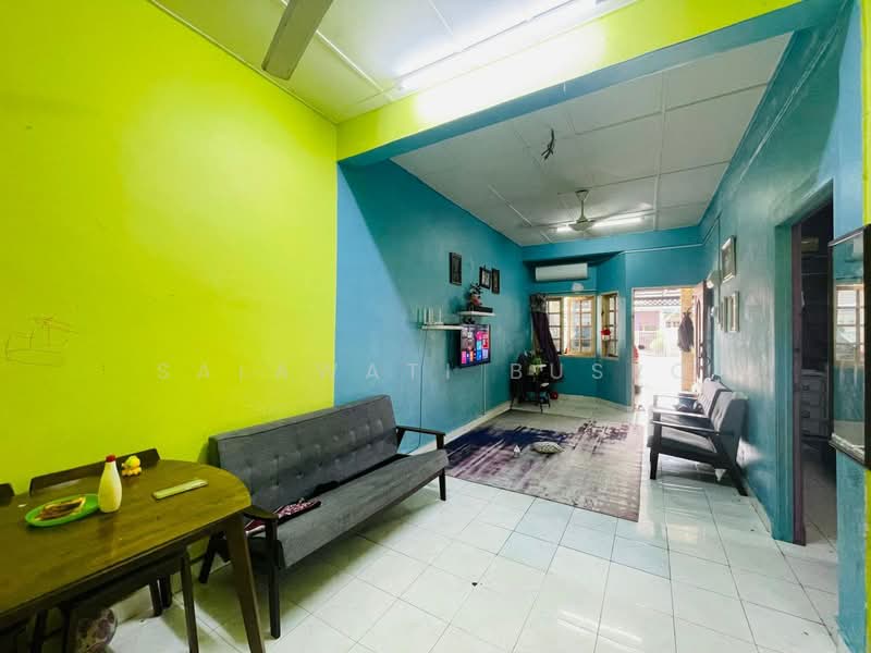 1-storey Terraced House for Sale in Shah Alam (Selangor) - Salawati Busro - Living Room - PropertyGuru.com.my