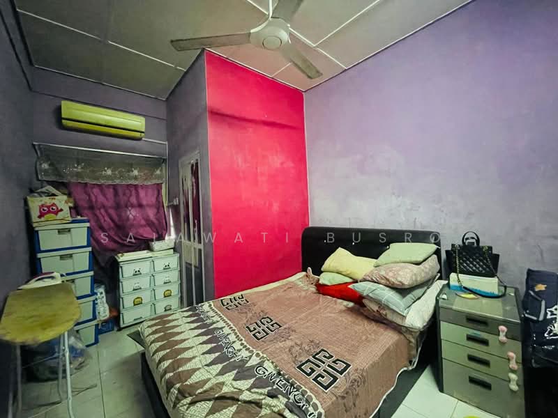 1-storey Terraced House for Sale in Shah Alam (Selangor) - Salawati Busro - Bedroom - PropertyGuru.com.my