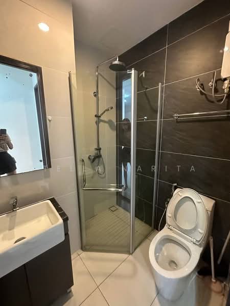 Kondominium untuk Disewa di Bay Point @ Country Garden Danga Bay - Stella Narita - Bathroom - PropertyGuru.com.my