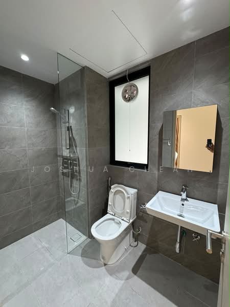 Servis Apartment untuk Dijual di Quinn Residence - Joshua Cheah - Bathroom - PropertyGuru.com.my