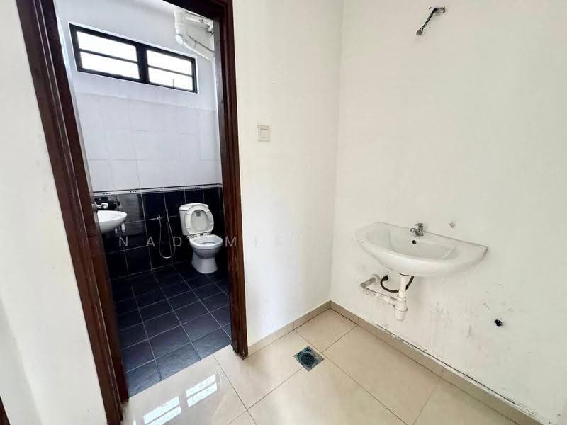 Bungalow House for Sale in Bangi (Selangor) - Nadzmie Nasir - Bathroom - PropertyGuru.com.my