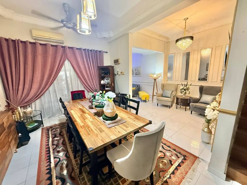 Rumah Teres untuk Dijual di Bandar Puteri Klang (Klang) - Salawati Busro - Dining Room - PropertyGuru.com.my