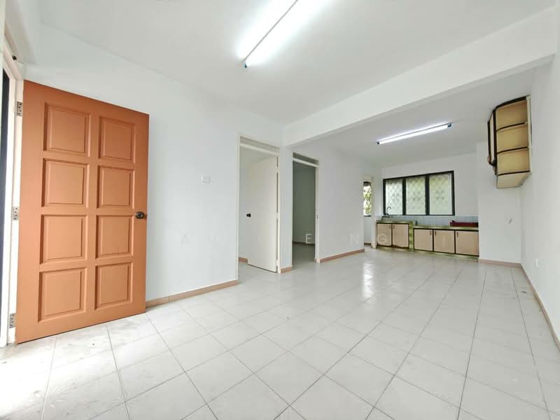 Flat for Sale at Flat Taman Ungku Tun Aminah - Pauline Ng - Kitchen - PropertyGuru.com.my