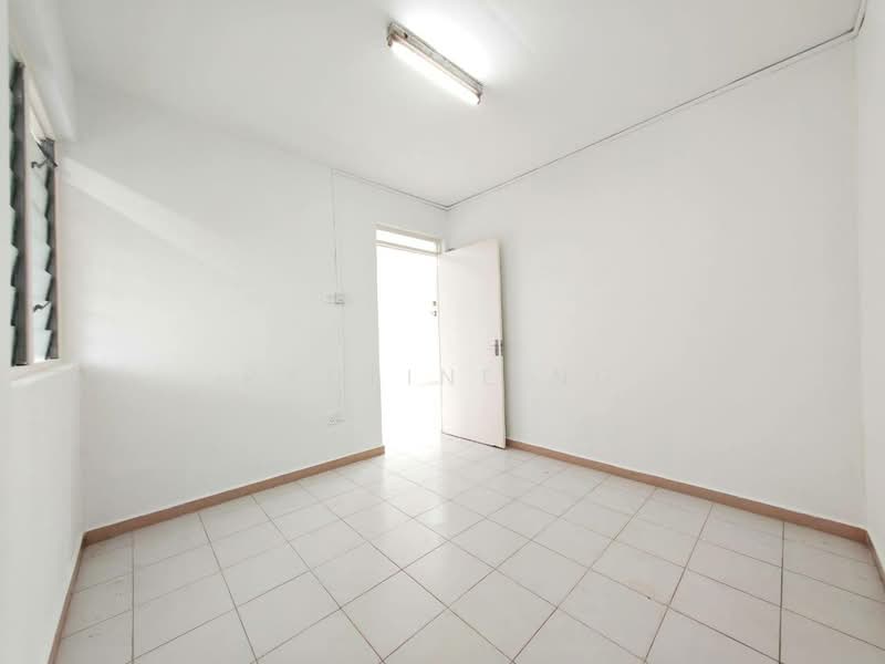 Flat for Sale at Flat Taman Ungku Tun Aminah - Pauline Ng - Interior - PropertyGuru.com.my