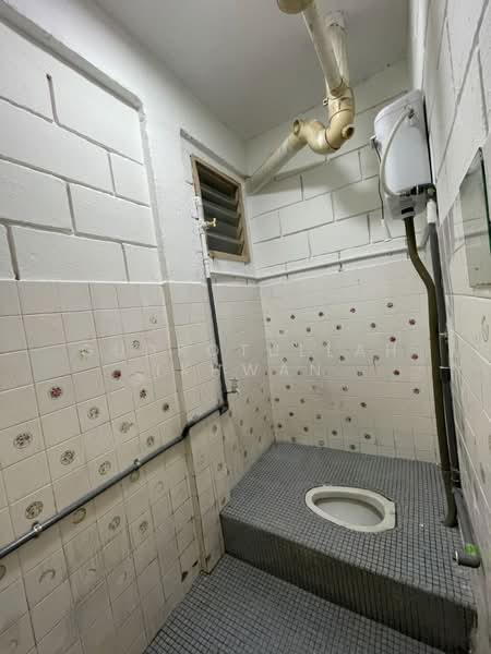 Rumah Flat untuk Dijual di Taman Semarak II - Gudrotullah Ikhwan - Bathroom - PropertyGuru.com.my