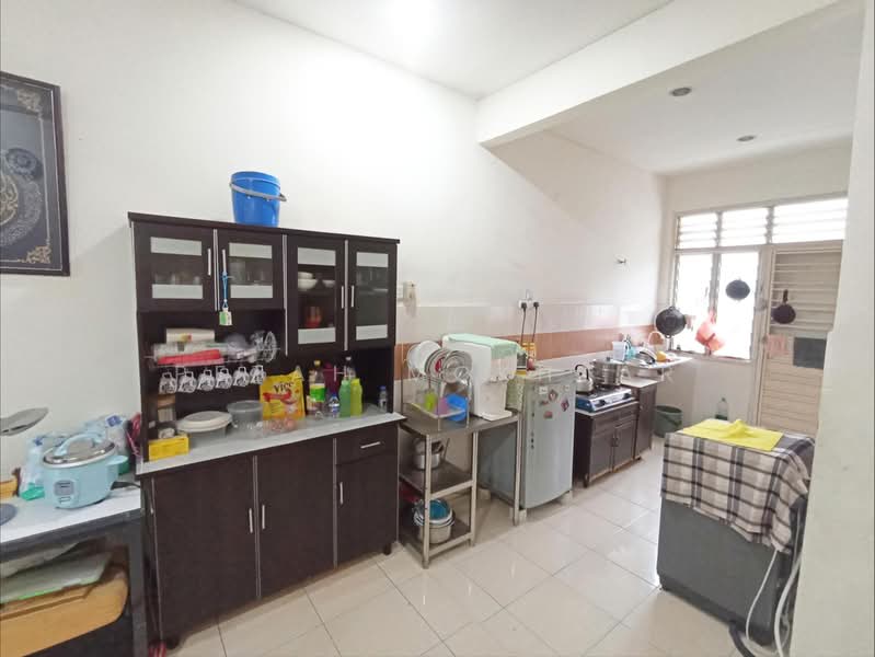 1-storey Terraced House for Sale in Bandar Saujana Putra (Tanjong Duabelas) - PETAH MOKHTAR - Kitchen - PropertyGuru.com.my