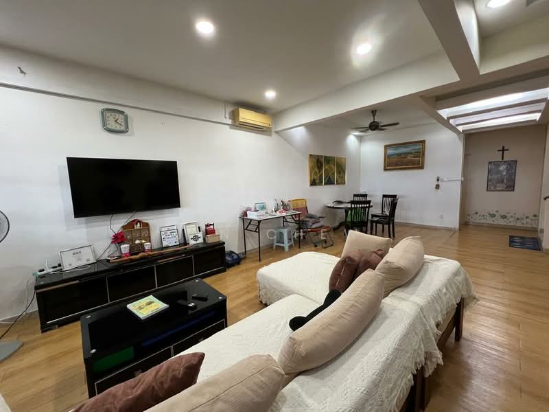 3-storey Terraced House for Sale in Taman Suria (Johor Bahru) - Jin Chew - Living Room - PropertyGuru.com.my