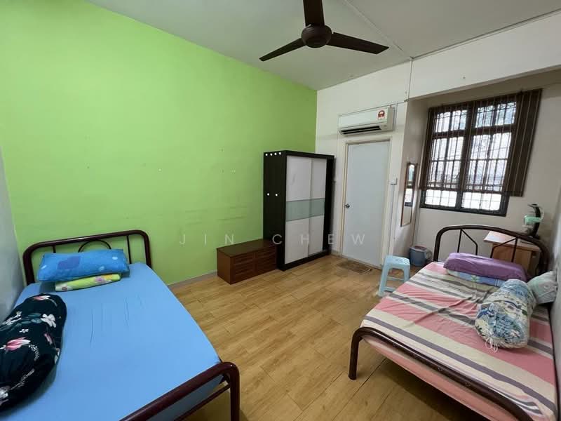 3-storey Terraced House for Sale in Taman Suria (Johor Bahru) - Jin Chew - Bedroom - PropertyGuru.com.my