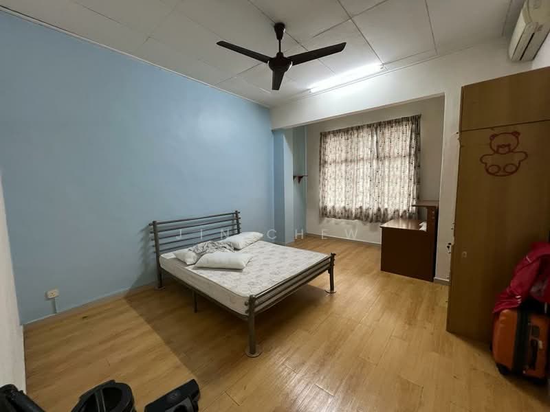 3-storey Terraced House for Sale in Taman Suria (Johor Bahru) - Jin Chew - Bedroom - PropertyGuru.com.my