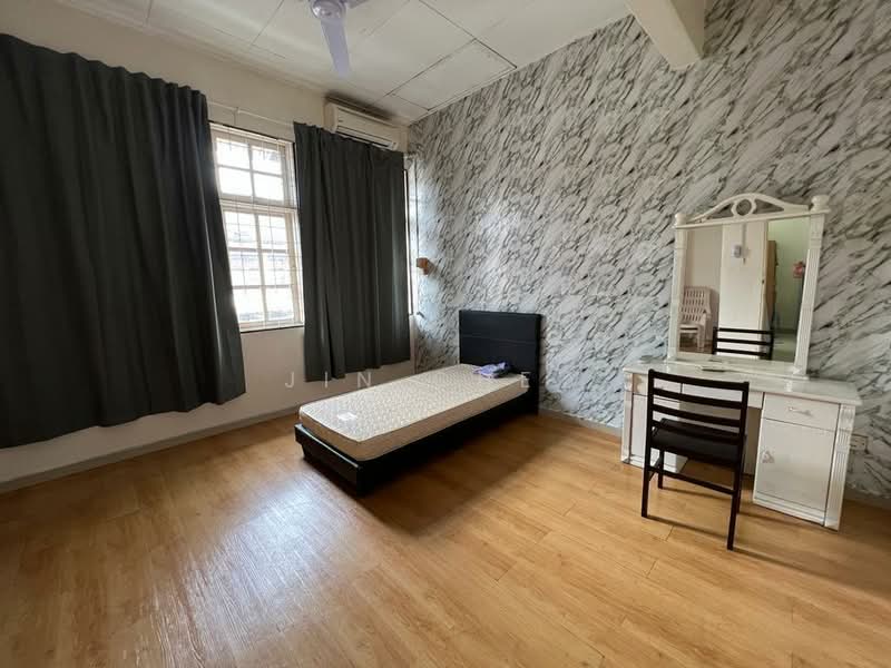 3-storey Terraced House for Sale in Taman Suria (Johor Bahru) - Jin Chew - Bedroom - PropertyGuru.com.my