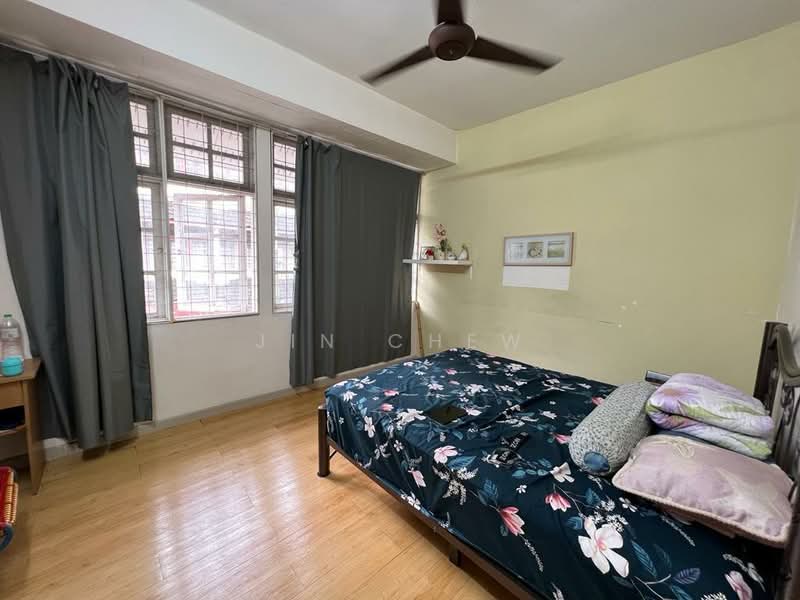 3-storey Terraced House for Sale in Taman Suria (Johor Bahru) - Jin Chew - Bedroom - PropertyGuru.com.my