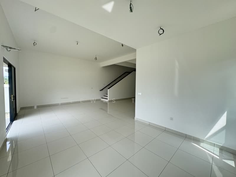 Rumah Berkembar untuk Disewa di Puchong (Selangor) - Lewis Tam - Living Room - PropertyGuru.com.my