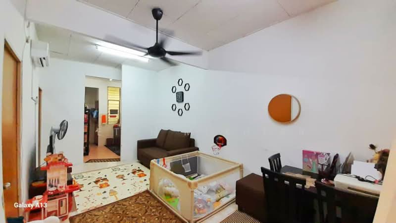 1-storey Terraced House for Sale in Bandar Saujana Putra (Tanjong Duabelas) - PETAH MOKHTAR - Living Room - PropertyGuru.com.my