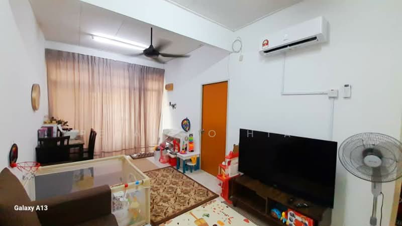 1-storey Terraced House for Sale in Bandar Saujana Putra (Tanjong Duabelas) - PETAH MOKHTAR - Living Room - PropertyGuru.com.my