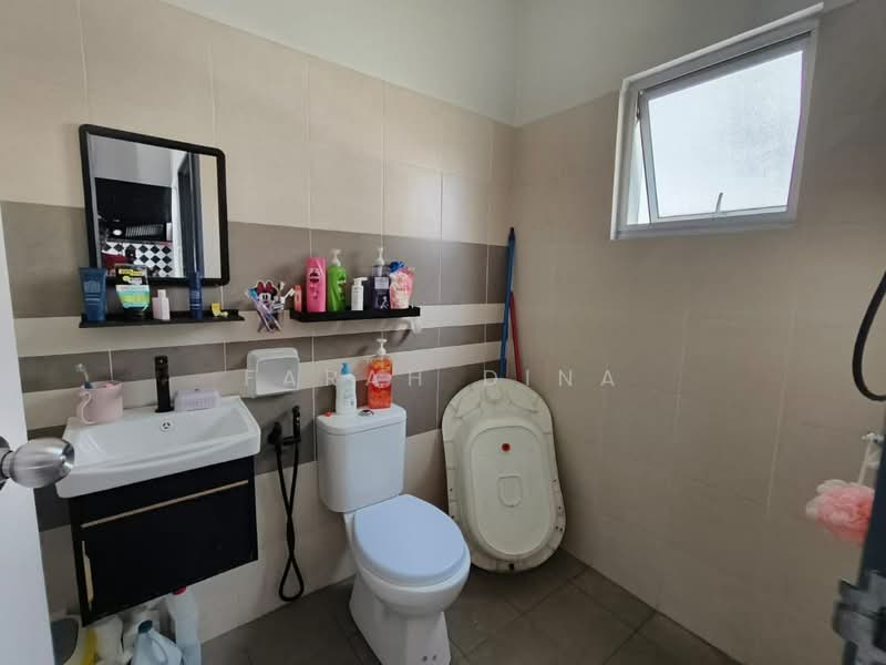 2-storey Terraced House for Sale in Bandar Tasik Puteri (Rawang) - Farah Dina - Bathroom - PropertyGuru.com.my