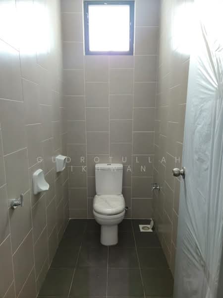 Shop for Rent in Beranang (Selangor) - Gudrotullah Ikhwan - Bathroom - PropertyGuru.com.my