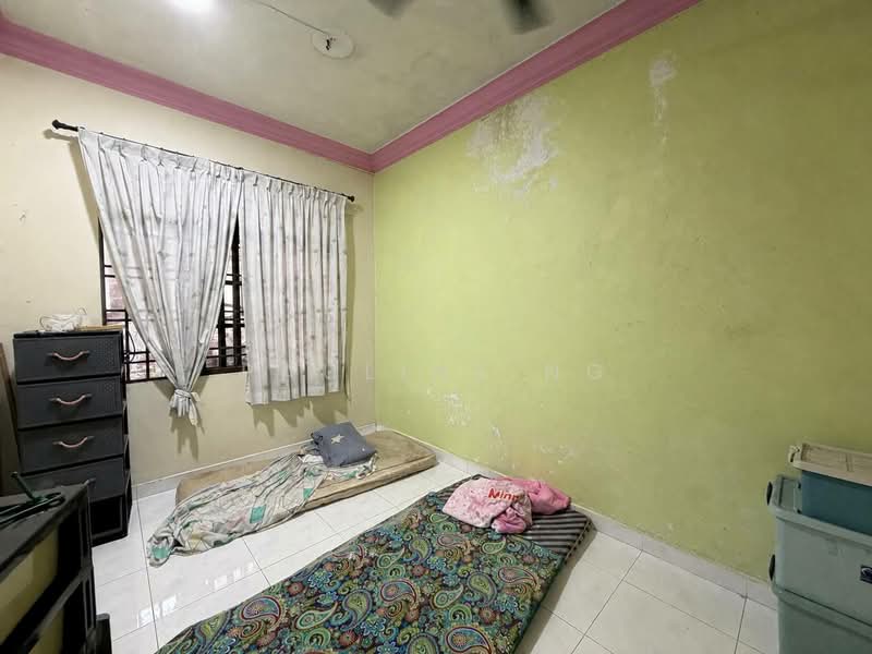 Rumah Teres 1.5 Tingkat untuk Dijual di Taman Desa Cemerlang (Ulu Tiram) - Pauline Ng - Bedroom - PropertyGuru.com.my