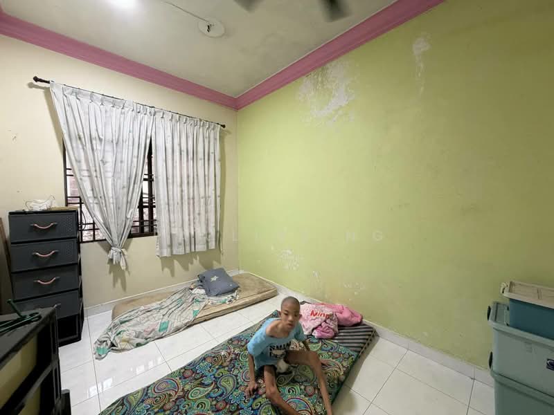 Rumah Teres 1.5 Tingkat untuk Dijual di Taman Desa Cemerlang (Ulu Tiram) - Pauline Ng - Bedroom - PropertyGuru.com.my