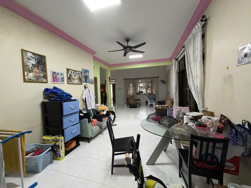 Rumah Teres 1.5 Tingkat untuk Dijual di Taman Desa Cemerlang (Ulu Tiram) - Pauline Ng - Living Room - PropertyGuru.com.my