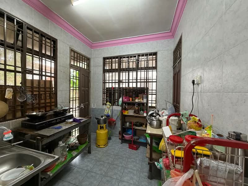 Rumah Teres 1.5 Tingkat untuk Dijual di Taman Desa Cemerlang (Ulu Tiram) - Pauline Ng - Kitchen - PropertyGuru.com.my