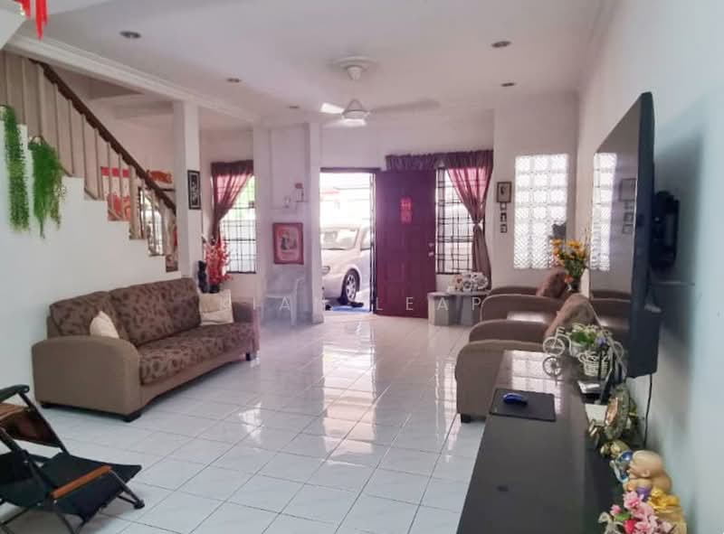 Rumah Teres 2 Tingkat untuk Dijual di Taman Putra Prima (Puchong) - Kian Leap - Living Room - PropertyGuru.com.my