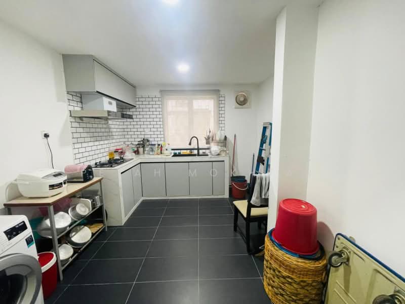 Rumah Teres untuk Dijual di Bandar Serenia (Dengkil) - PETAH MOKHTAR - Kitchen - PropertyGuru.com.my