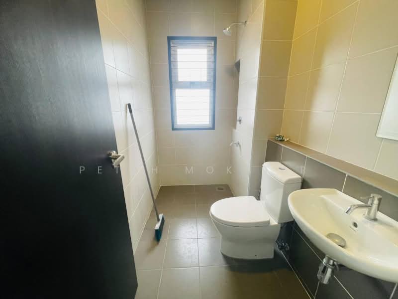Rumah Teres untuk Dijual di Bandar Serenia (Dengkil) - PETAH MOKHTAR - Bathroom - PropertyGuru.com.my