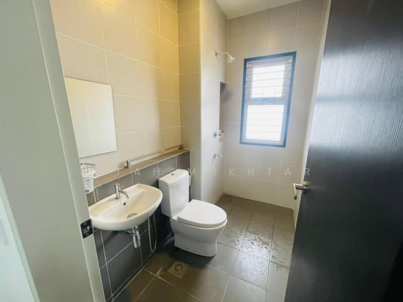 Rumah Teres untuk Dijual di Bandar Serenia (Dengkil) - PETAH MOKHTAR - Bathroom - PropertyGuru.com.my