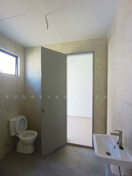 2-storey Terraced House for Rent in Kajang (Selangor) - Ruqayyah Hashim - Bathroom - PropertyGuru.com.my