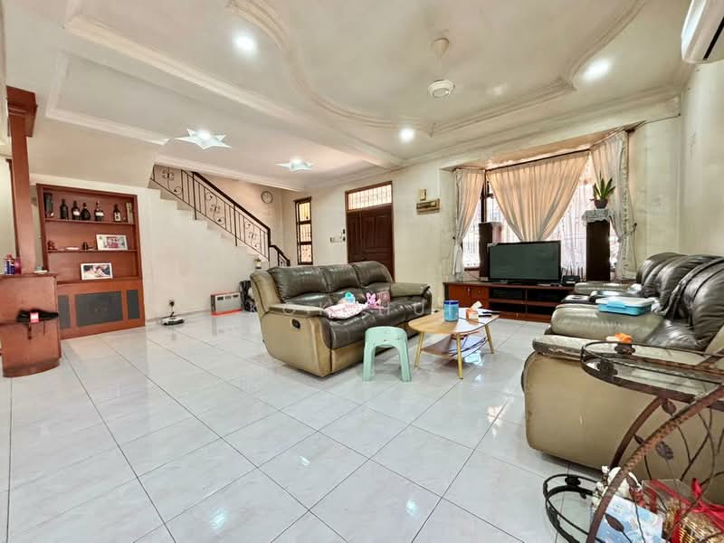 2-storey Terraced House for Sale in Taman Desa Tebrau (Tebrau) - Kok Hui - Living Room - PropertyGuru.com.my