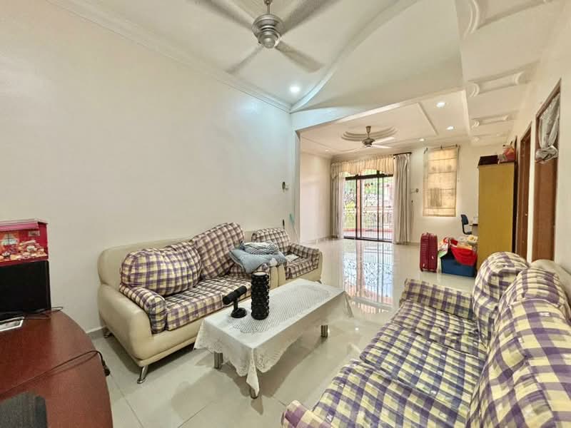 2-storey Terraced House for Sale in Taman Desa Tebrau (Tebrau) - Kok Hui - Living Room - PropertyGuru.com.my