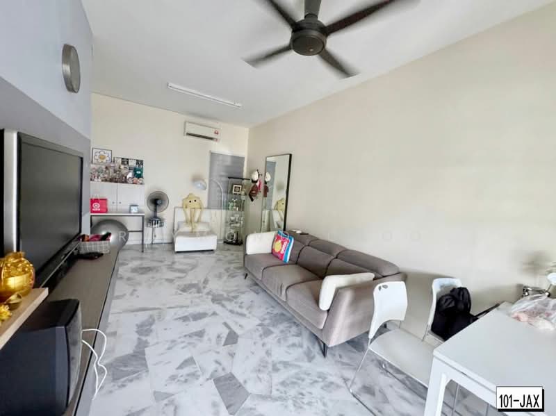 Rumah Teres 1.5 Tingkat untuk Dijual di Bukit Raja (Selangor) - Raymond Choo - Living Room - PropertyGuru.com.my