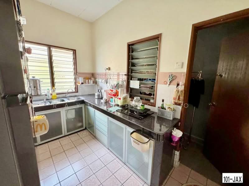 Rumah Teres 1.5 Tingkat untuk Dijual di Bukit Raja (Selangor) - Raymond Choo - Kitchen - PropertyGuru.com.my