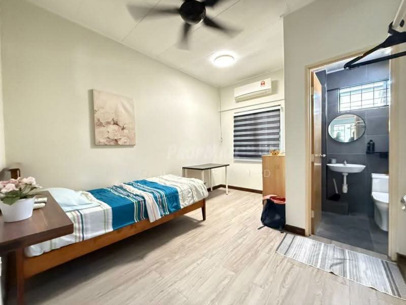 2-storey Terraced House for Sale in Seksyen 8 (Kota Damansara) - Shiqin Saidin - Bedroom - PropertyGuru.com.my
