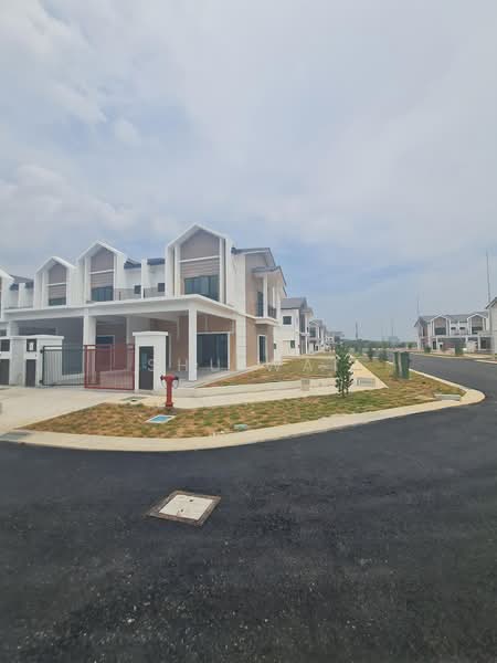 Rumah Teres 2 Tingkat untuk Dijual di Bandar Putra Permai (Seri Kembangan) - Shu Wai - Exterior - PropertyGuru.com.my