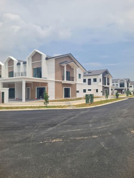 Rumah Teres 2 Tingkat untuk Dijual di Bandar Putra Permai (Seri Kembangan) - Shu Wai - Exterior - PropertyGuru.com.my