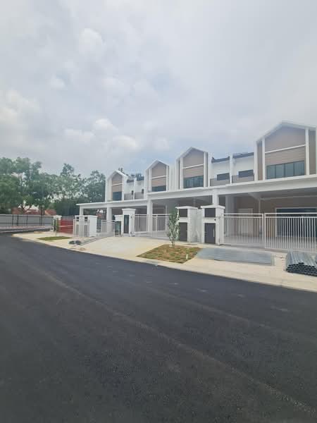 Rumah Teres 2 Tingkat untuk Dijual di Bandar Putra Permai (Seri Kembangan) - Shu Wai - Exterior - PropertyGuru.com.my