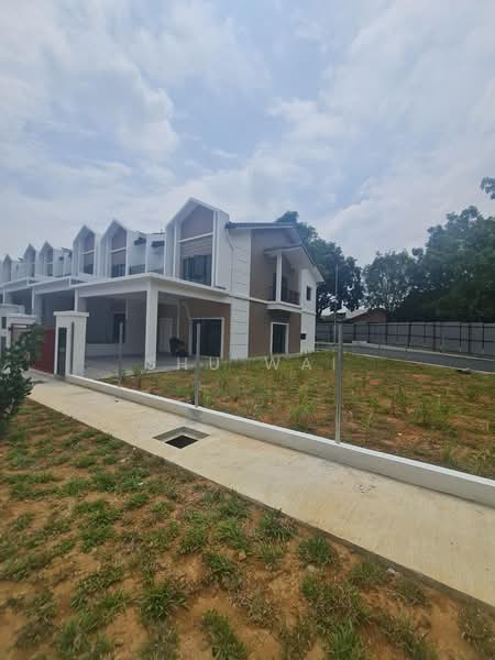 Rumah Teres 2 Tingkat untuk Dijual di Bandar Putra Permai (Seri Kembangan) - Shu Wai - Exterior - PropertyGuru.com.my