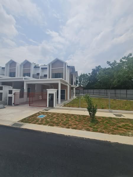 Rumah Teres 2 Tingkat untuk Dijual di Bandar Putra Permai (Seri Kembangan) - Shu Wai - Exterior - PropertyGuru.com.my