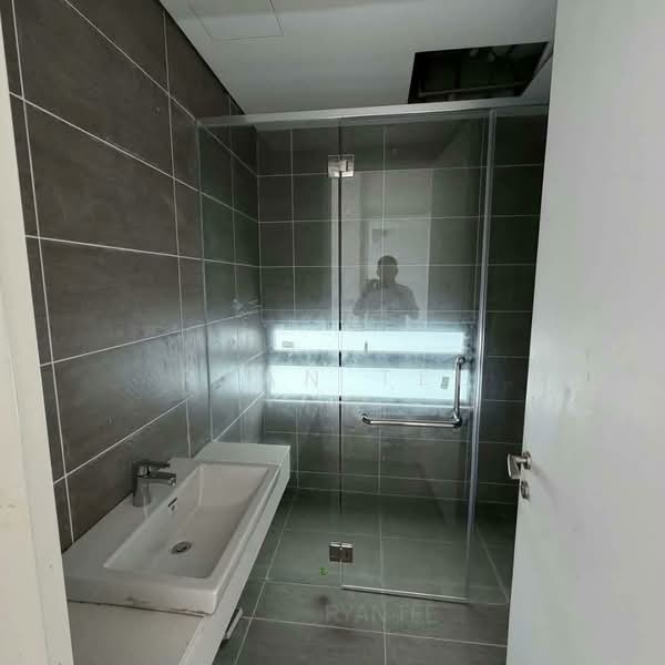 Service Residence for Sale at The Peak @ Johor Bahru City Centre - RYAN TEE - Bathroom - PropertyGuru.com.my