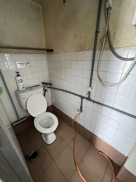 Pangsapuri untuk Disewa di Teratai Mewah Apartment Block 15,17,19,21 - Sisi Goh - Bathroom - PropertyGuru.com.my