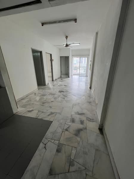 Pangsapuri untuk Disewa di Teratai Mewah Apartment Block 15,17,19,21 - Sisi Goh - Corridor - PropertyGuru.com.my