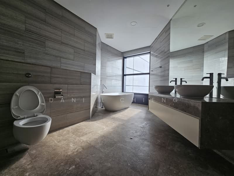Kondominium untuk Dijual di Condominium @ The Troika - Daniel Chieng - Bathroom - PropertyGuru.com.my