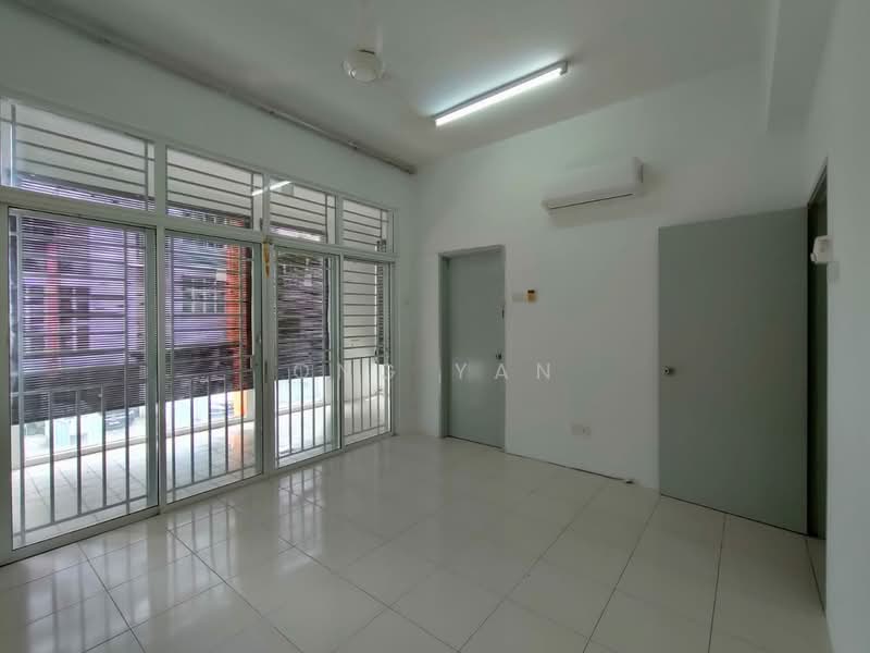 Rumah Bandar untuk Disewa di Kampung Sungai Kayu Ara (Petaling Jaya) - Ong Yan - Living Room - PropertyGuru.com.my