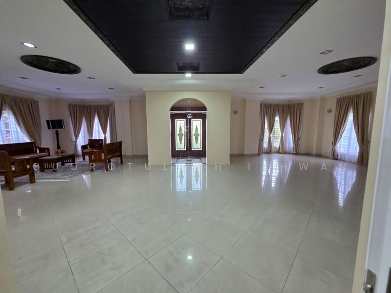 Rumah Banglo untuk Disewa di Country Heights (Kajang) - Gudrotullah Ikhwan - Living Room - PropertyGuru.com.my