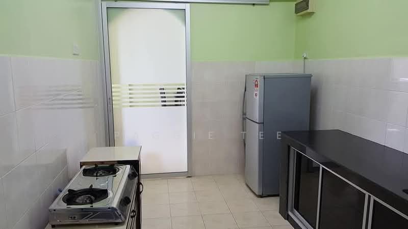 Apartment for Sale at Bayu Puteri 1 - Paggie Tee - Kitchen - PropertyGuru.com.my