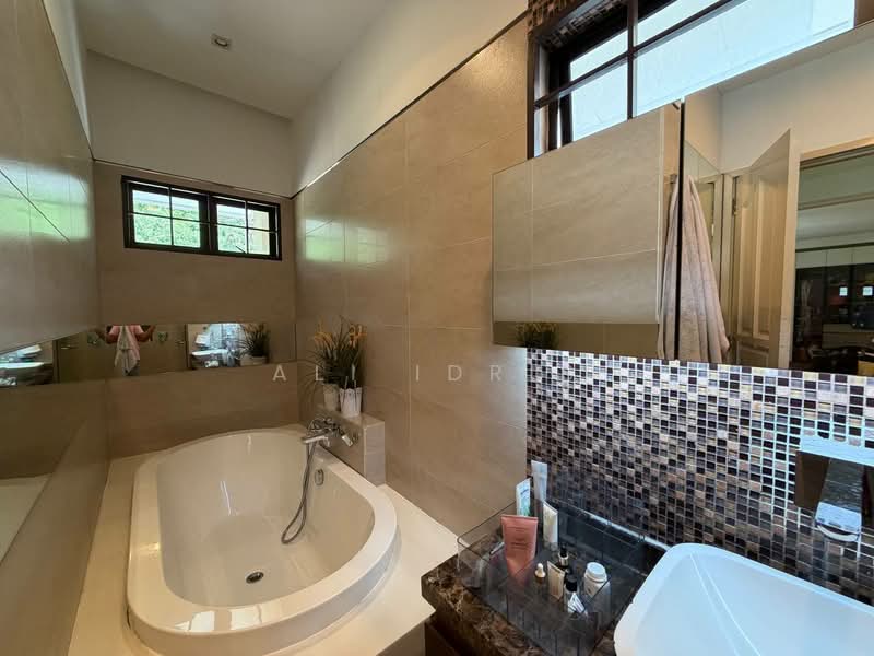 Bungalow for Sale in Taman TAR (Tun Abdul Razak) (Ampang) - Ali Idris - Bathroom - PropertyGuru.com.my