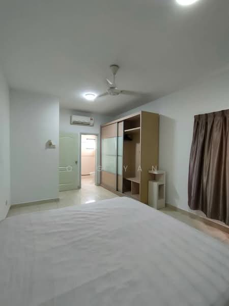 Kondominium untuk Disewa di Pelangi Utama - Ong Yan - Bedroom - PropertyGuru.com.my