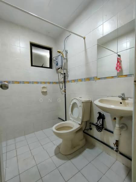 Kondominium untuk Disewa di Pelangi Utama - Ong Yan - Bathroom - PropertyGuru.com.my