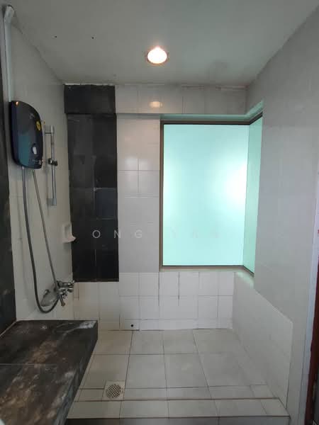 Servis Apartment untuk Disewa di Ritze Perdana 1 - Ong Yan - Bathroom - PropertyGuru.com.my